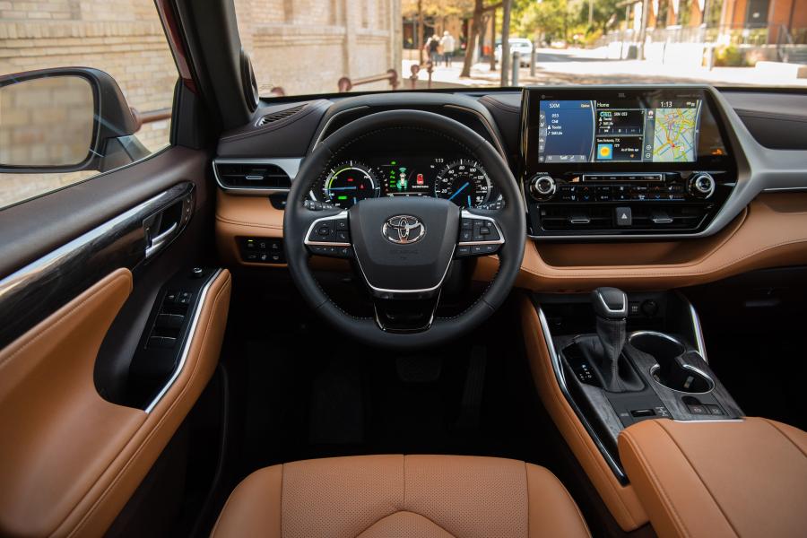Торпедо Toyota Highlander Hybrid Platinum AWD 2019 года  (фото 29 из 67)